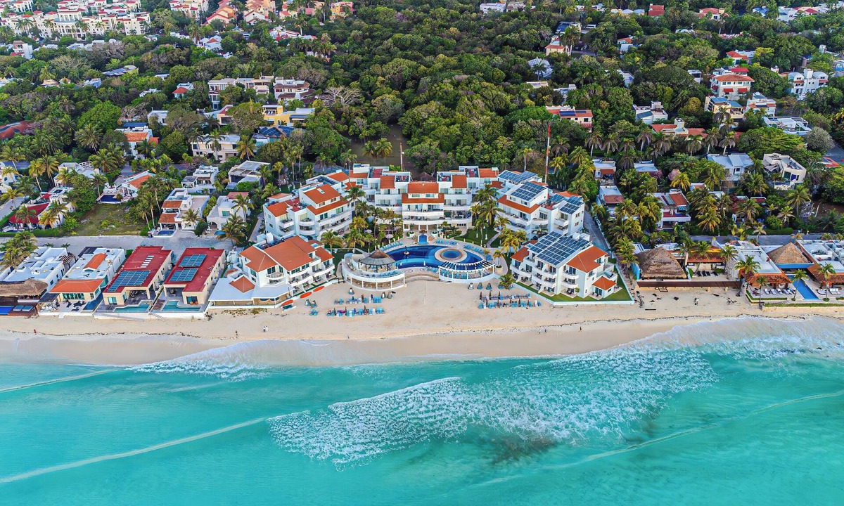 Playacar Fase I Condo | Million dollar view Beachfront penthouse, right on the sand! High speed WiFi!