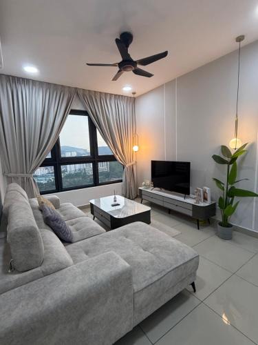 Taman Pertama Apartment | Modern KL City M vertica condo near MRT, TRX & Sunway Velocity, infinity pool & Parking
