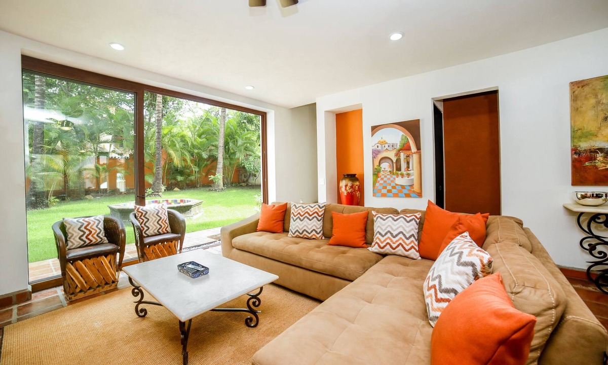 North End House | Modern Villa, Beautiful Setting, Close to Beach and Town