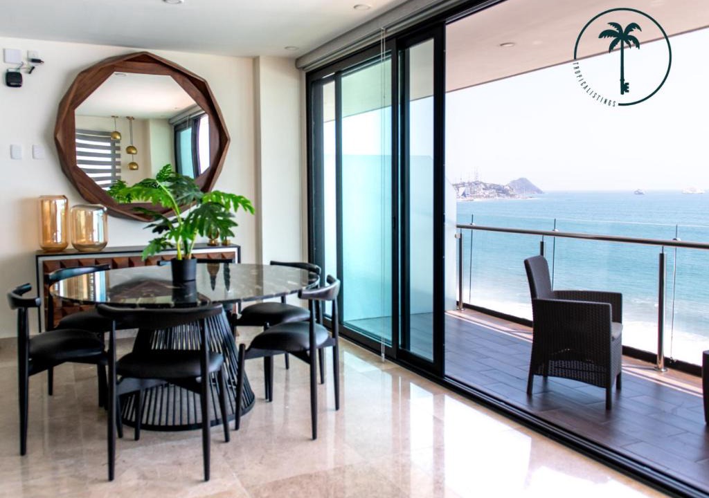 Mazatlan Apartment | Moderno condominio con vista al mar!