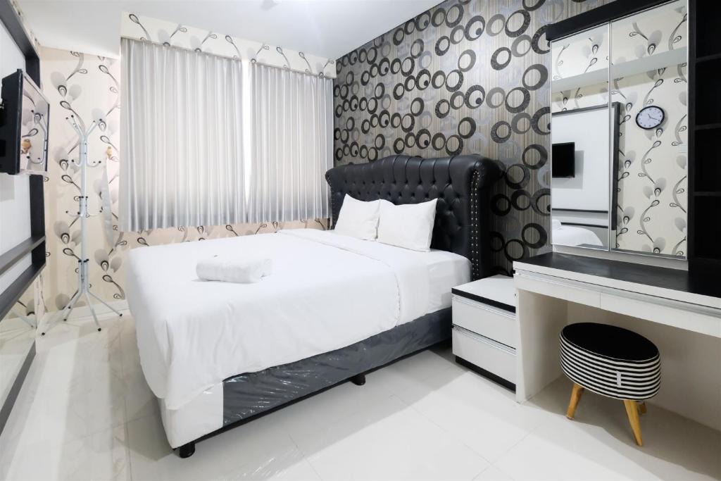 Bintaro Apartment | Monochrome 1BR Lexington Apartment By Travelio