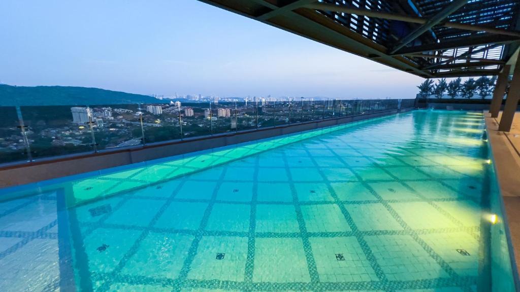 Petaling Jaya Apartment | Mossaz with Skypool by Light House
