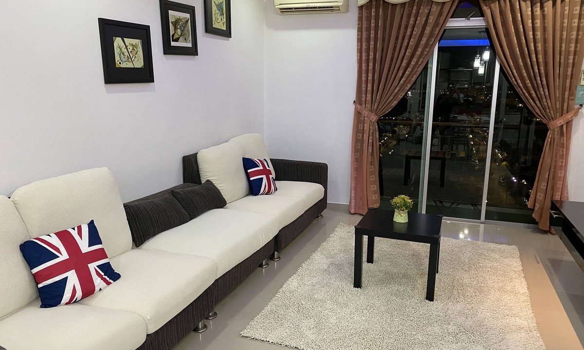 Taman Mount Austin Apartment | MOUNT AUSTIN COMFY LAKE VIEW 5-10 PAX NEAR TOPPEN IKEA AEON WATERPARK