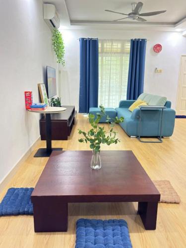 Taman Mount Austin House | Mount Austin JB Homestay 3 beds Free 2-3 Car Parks