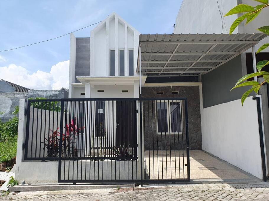 Dinoyo Villa | MP Homestay Wijaya Kusuma C13