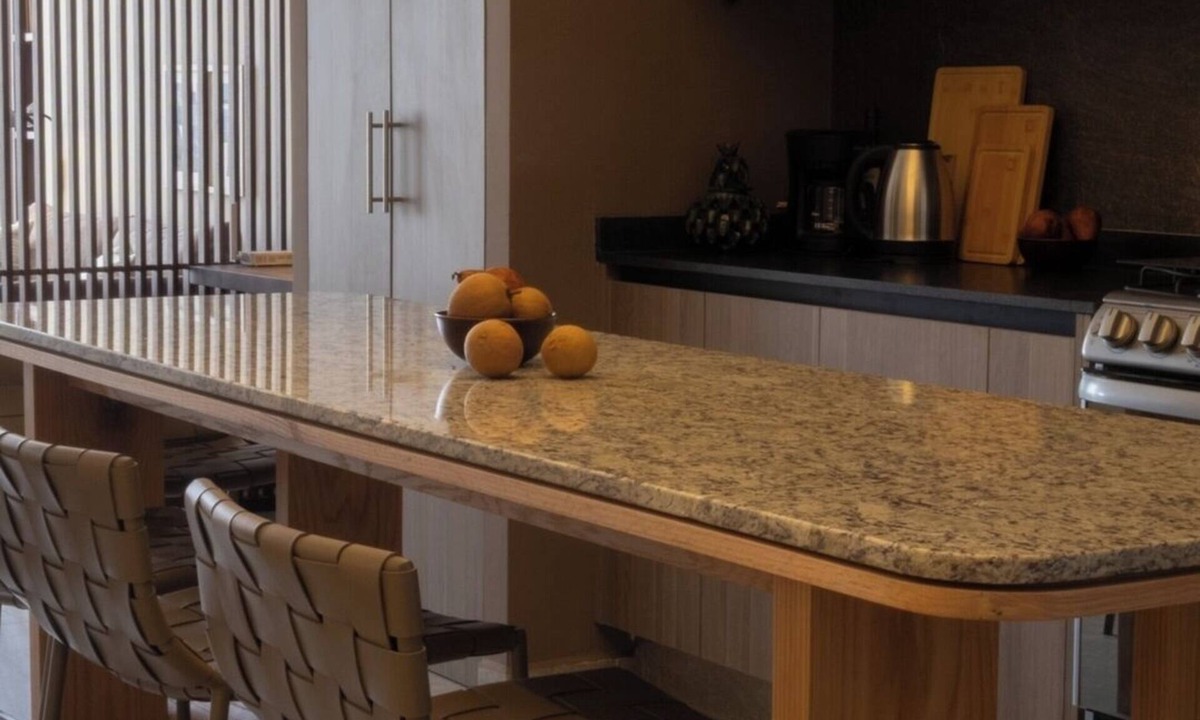 Zona Expo Condo | Mr. W : Stylish Luxury Apartment : Basset Tower