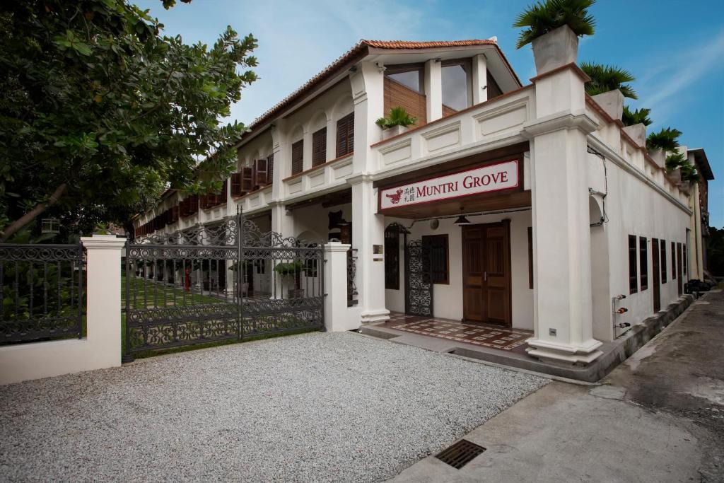 Chinatown Hotel | Muntri Grove