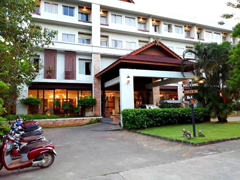 Chumphon Hotel | Nana Buri Hotel