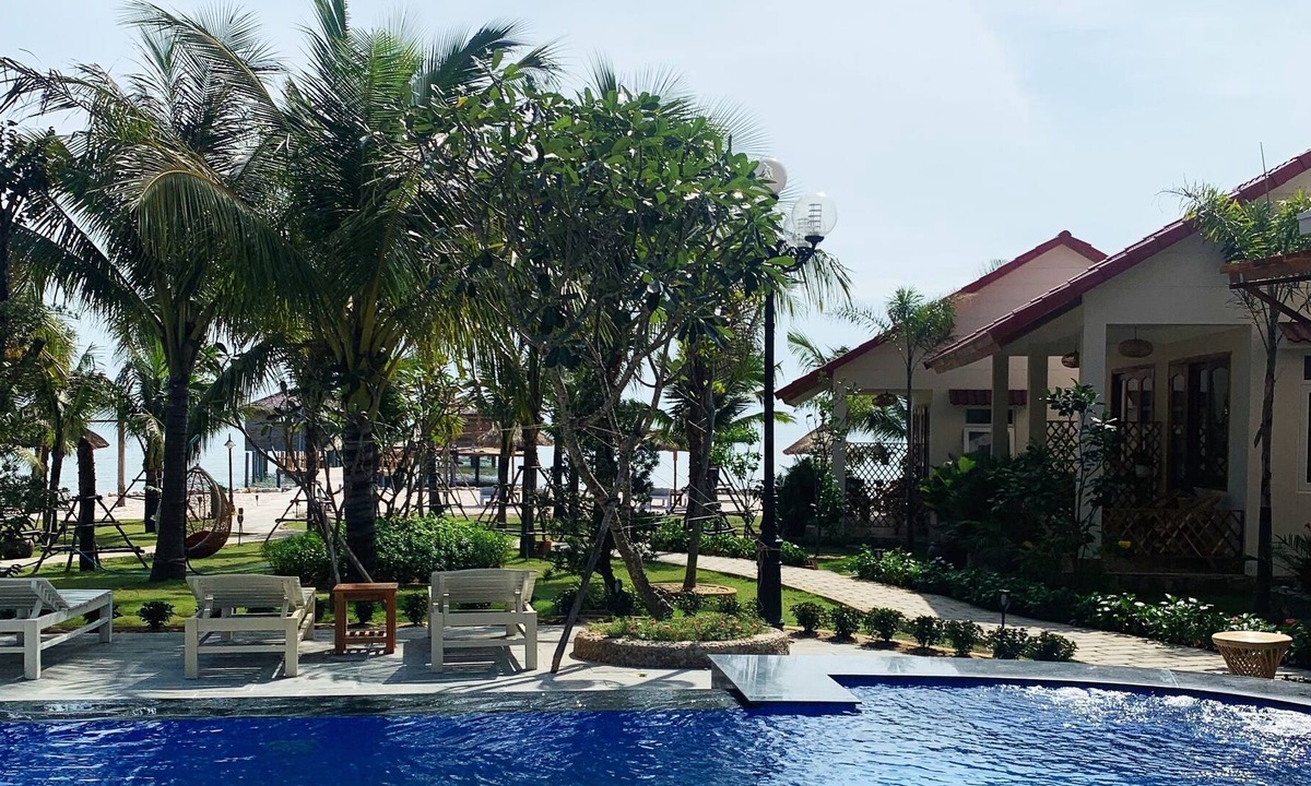 Ham Ninh Hotel | Naomi Resort