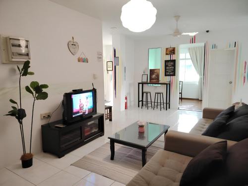 Richmond Hill House | Natol Homestay - Kuching Home Penthouse Airport Road