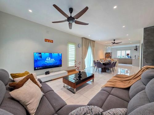 Mantin House | NEW Mantin 2 Storey Homestay 4R4B 19 people
