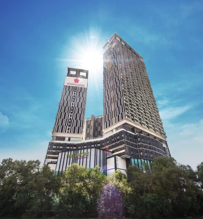 Bunga Paya Pantai Apartment | NEW! The Shore Residences 3BR Luxury I Direct access to Shopping I 6-10pax I 10minsJonker