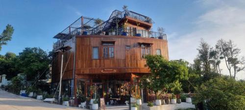 Tan Hiep House | Nhà Waratah Homestay and Restaurant