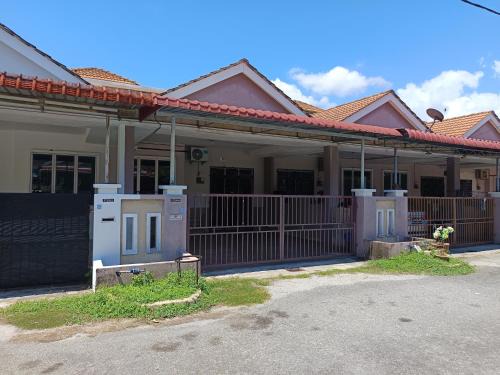 Kuala Terengganu House | NikNa Homestay Gong Badak