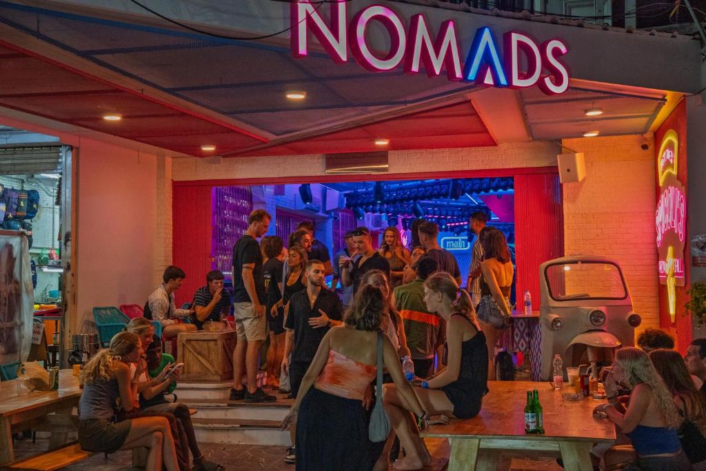 Talat Yot Hostel | Nomads Bangkok Party Hostel 18-35 Years Old Only