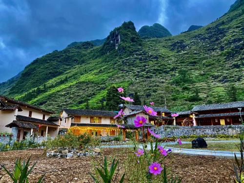 Meo Vac Cabin | O'Chau Meo Vac Homestay Ha Giang