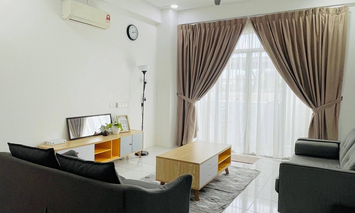 Kuching Apartment | Oak & Ivory Home | 3BR Ground Floor Apartment