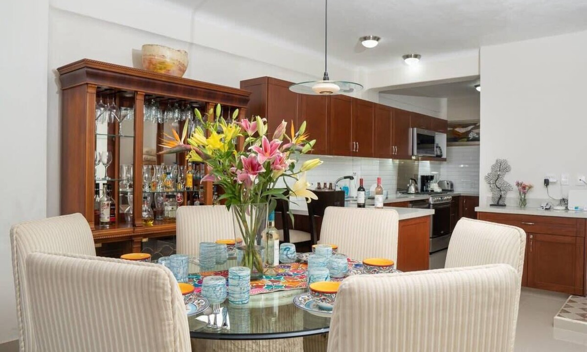 Flamingos Condo | Ocean Front Condo with Pool Sleeps 6 People