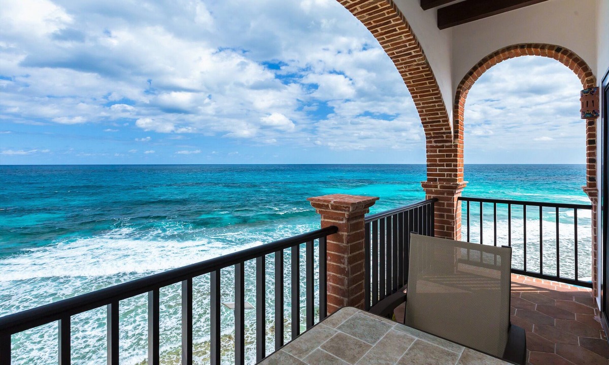 Centro - Supmza 001 Villa | Oceanside Villa "Cozumel" with a/c pool in centro 5 min stroll to beach