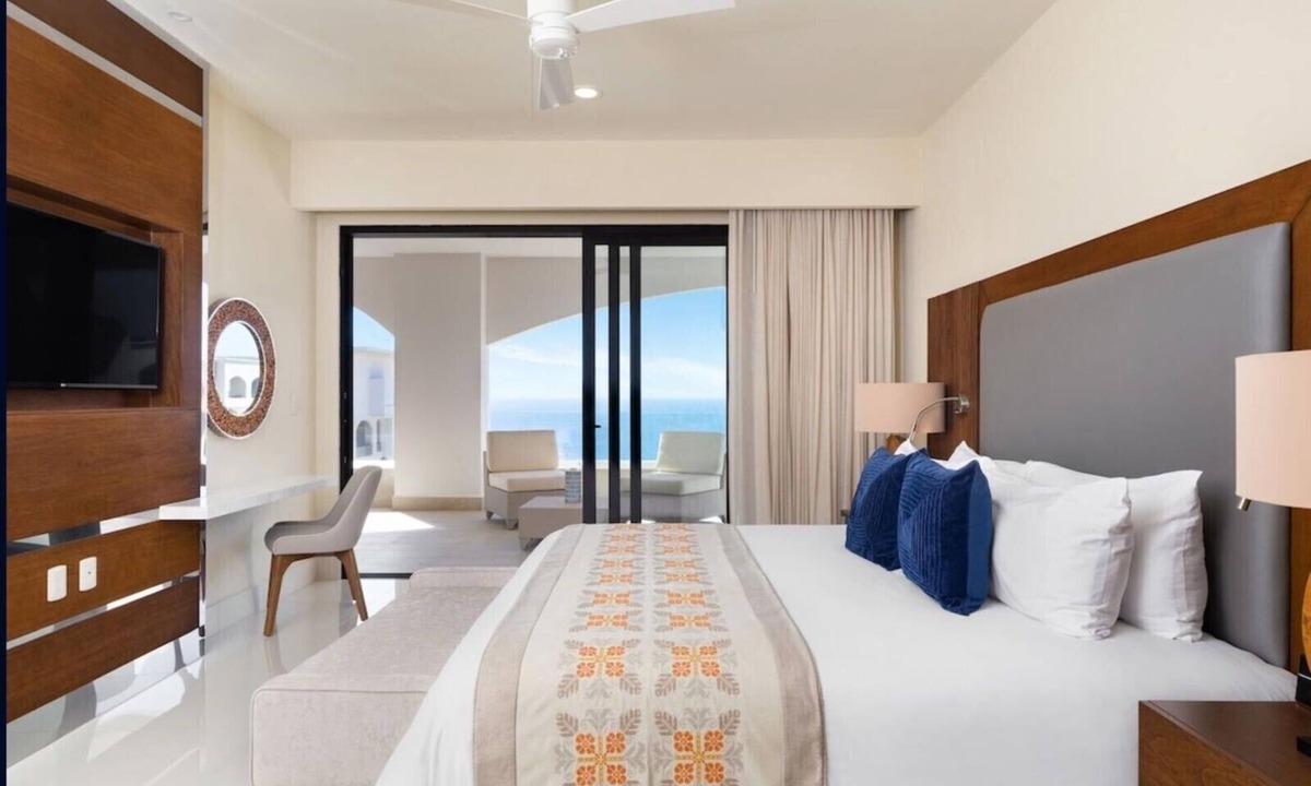 Zona Hotelera Resort | Oceanview 2-bedroom in Golden Corridor between San Juan and San Jose del Cabo.