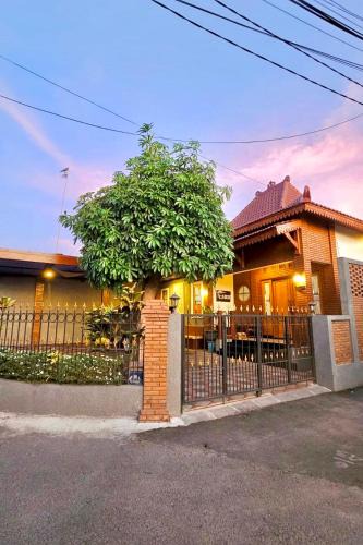 Yogyakarta House | Omah Tabon Jogja - Close to Malioboro