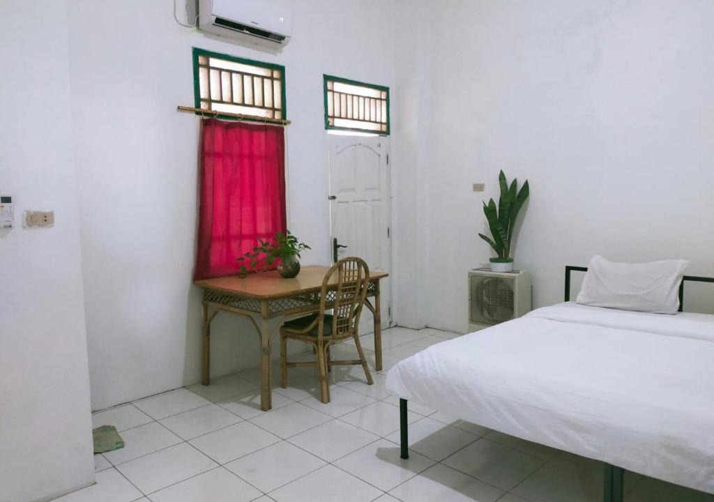 Palembang Hotel | Ombai Guest House 27 Syariah Mitra RedDoorz