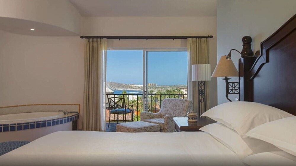 Cabo San Lucas Resort | One bedroom villa at Oceanfront Hacienda del Mar. All weeks, best rates!