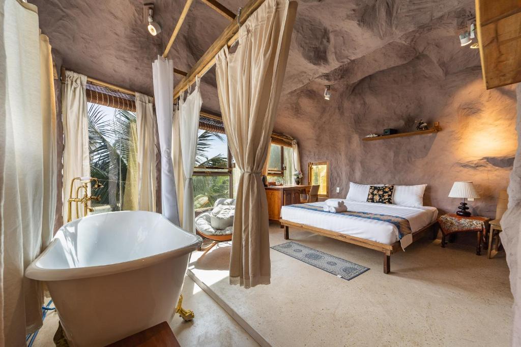 East Ham Tien Beach House | OXY Cave Homestay Mũi Né