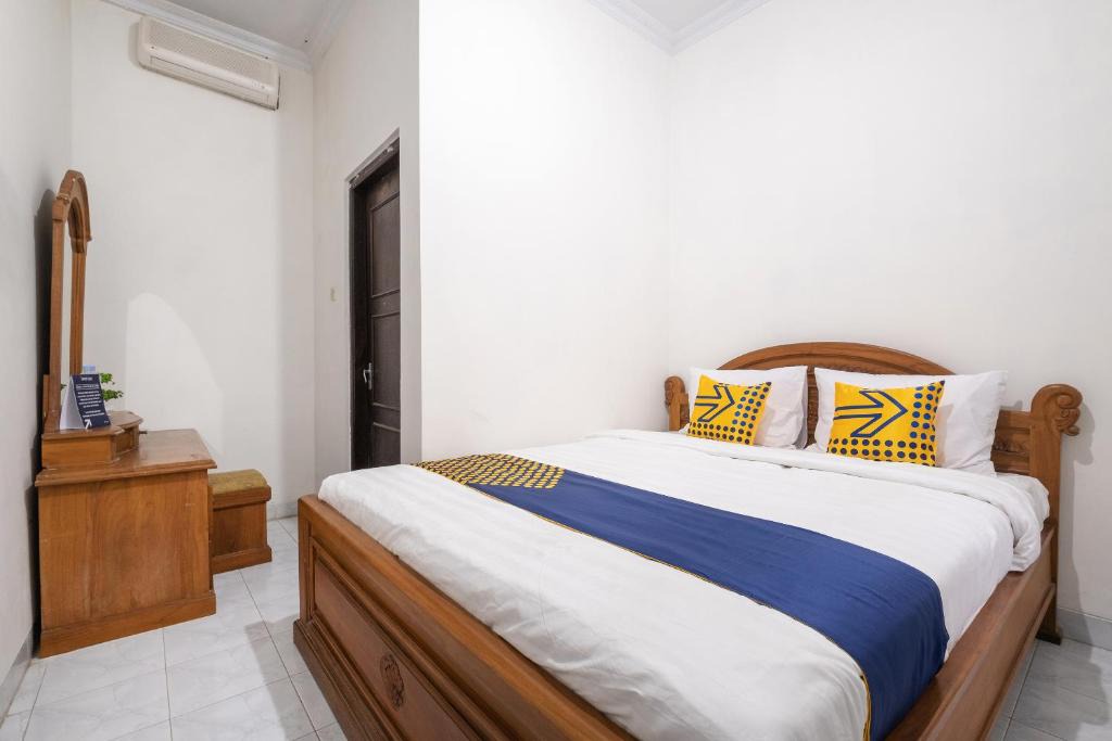 Depok Hotel | OYO 1806 Puri Arsita Homestay