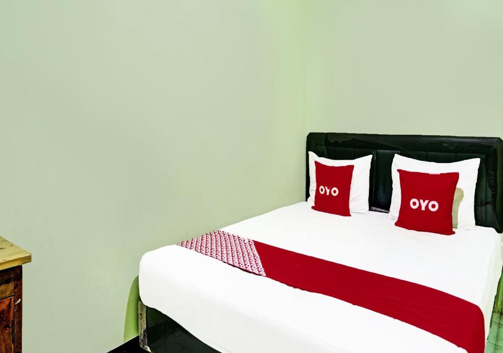 Pamekasan Hotel | OYO 2708 Hotel Kemuning Syariah