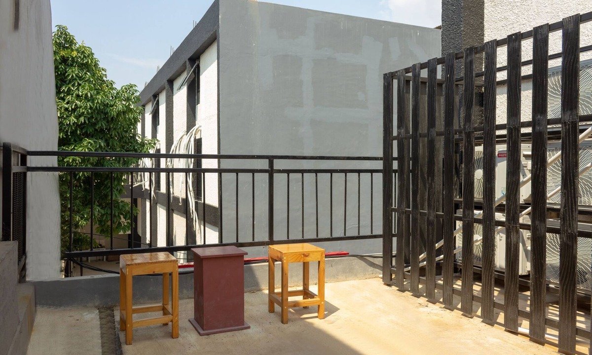 Tangerang House | OYO 737 Kamar Keluarga Mahkota 8
