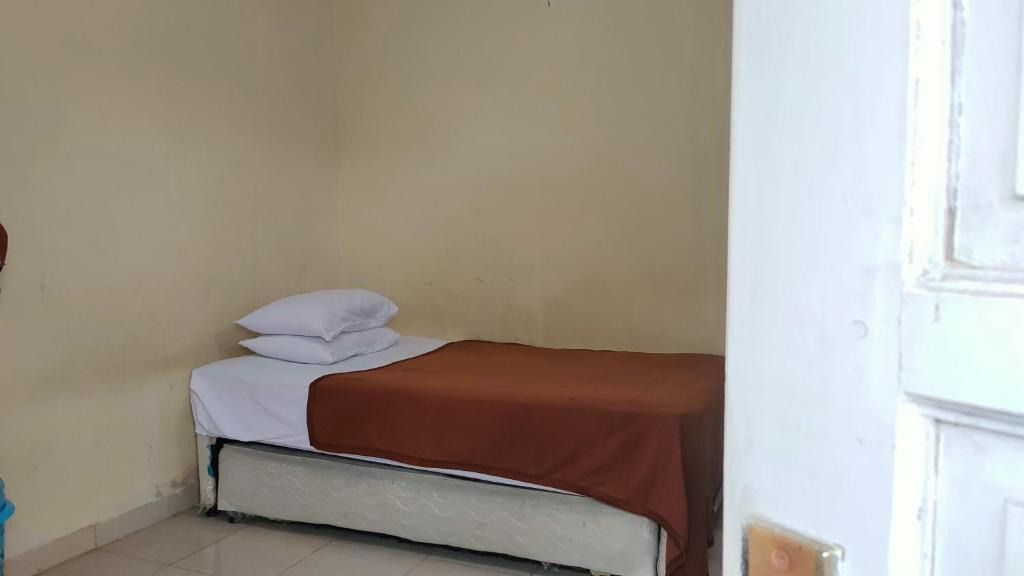 Panakkukang Hotel | OYO 90090 Adhyaksa Syariah Guest House