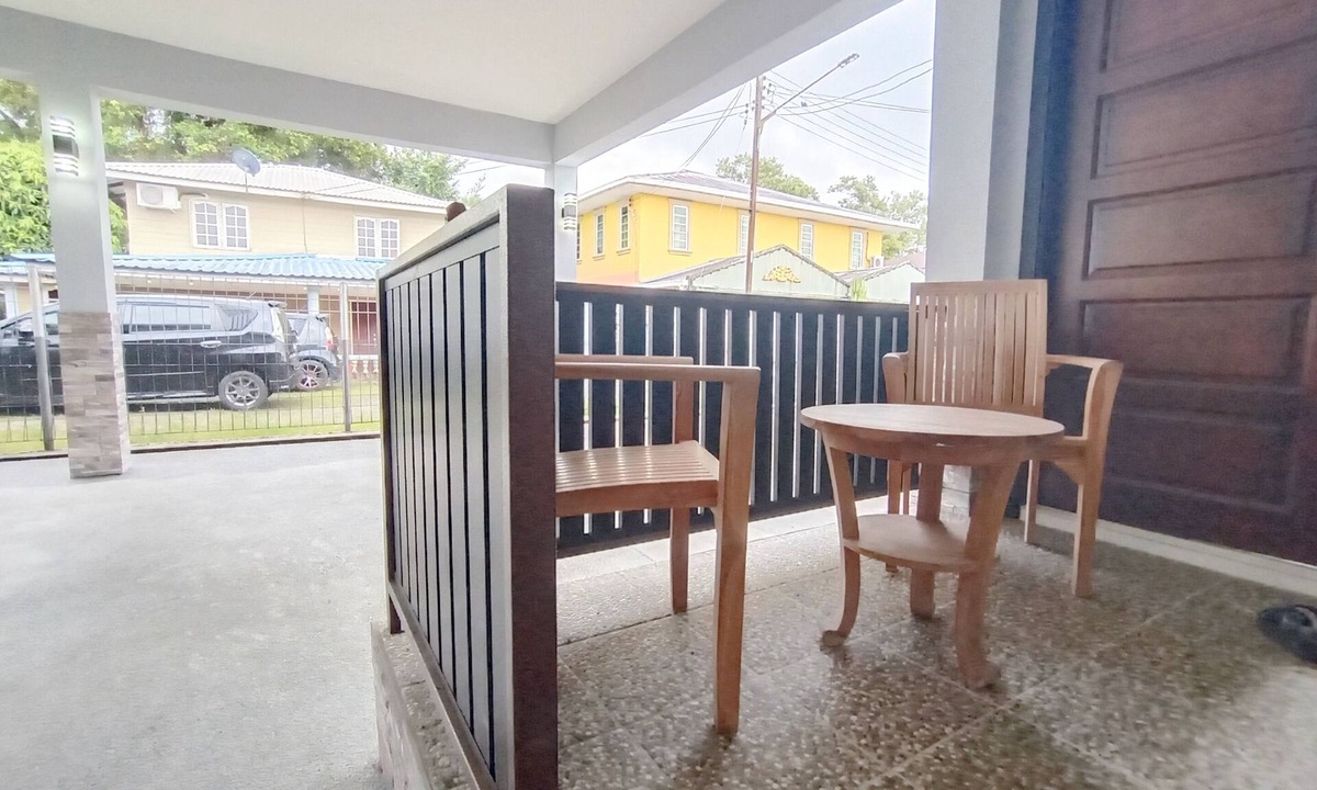Kuching Apartment | OYO 90203 Emma Sukma Homestay