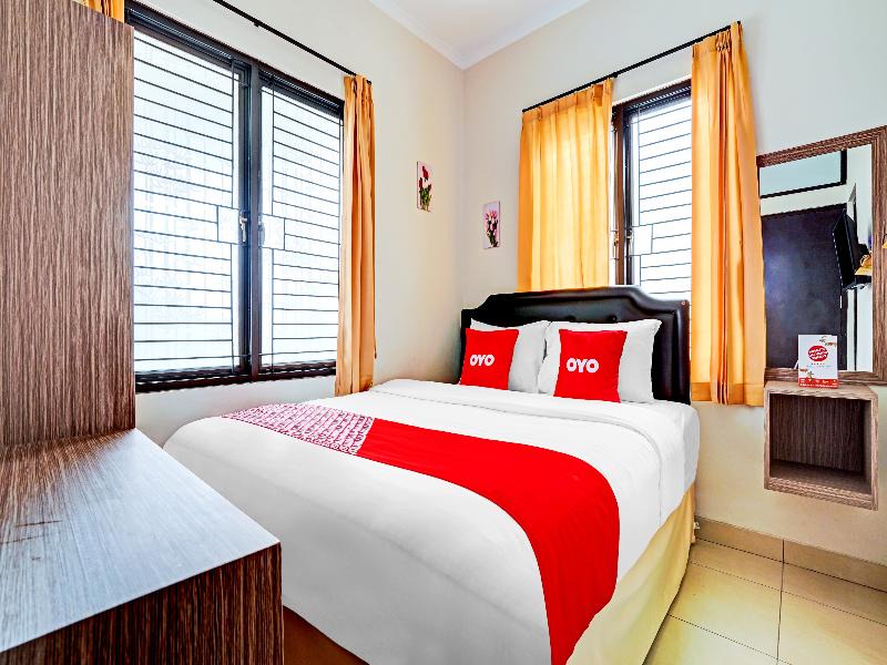 Karawang Hotel | OYO 90211 I-sidji Inn