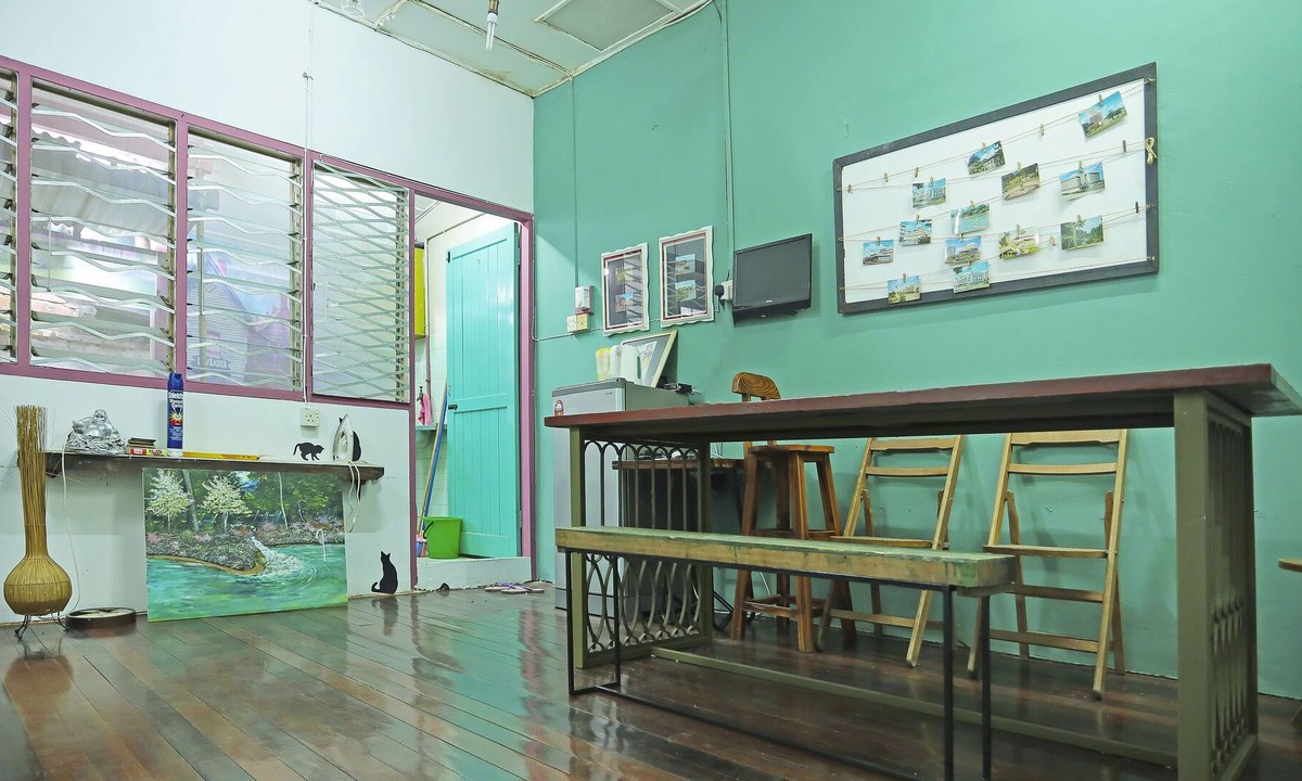 Kampung Lintang House | OYO 90571 Red Door Homestay