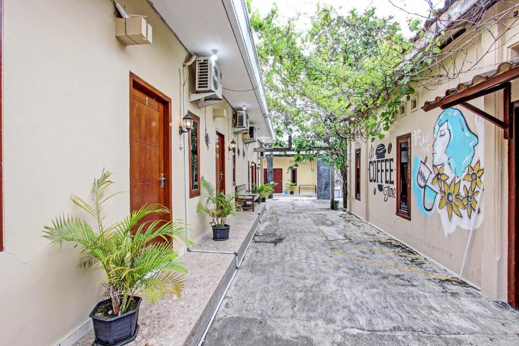 Rembang Hotel | OYO Life 92184 Mr Brown Homestay