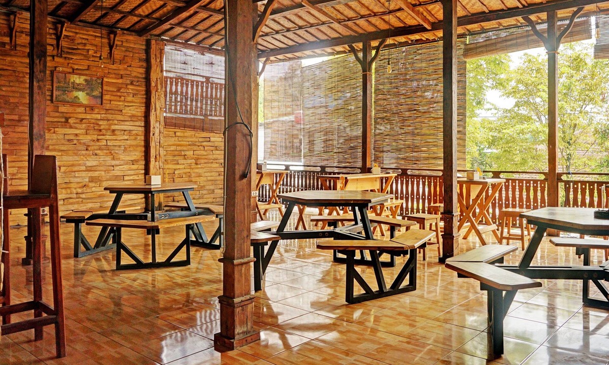 Kepanjen Hotel | OYO Life 92568 Penginapan Joglo Syariah