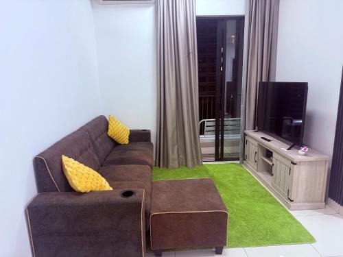 Jenjarom Apartment | Peaceful Home at Amber