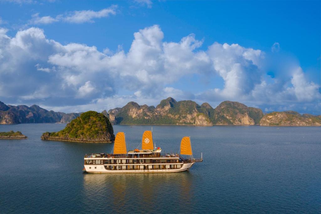 Ha Long Boat Rental | Peony Cruises