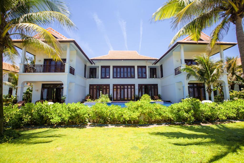 Ngu Hanh Son Villa | Perfect Beach Villa 5-star Resort