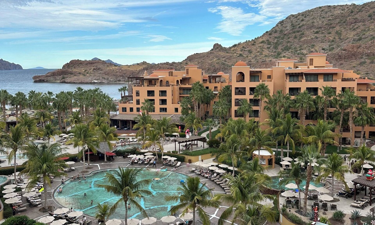 El Marasal Resort | Pet & Family‑Friendly Retreat: Relaxing Deluxe Suite at Villa del Palmar