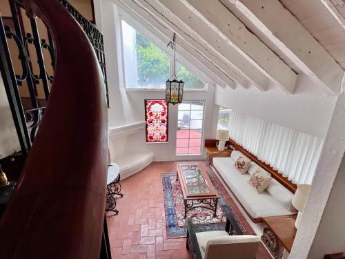 Zona Rosa Apartment | PH Belgrado 19, Mexico City, one block from the Angel of Independence