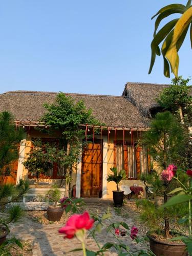 Thuy Xuan House | Pine Garden Homestay - Nhà trong vườn