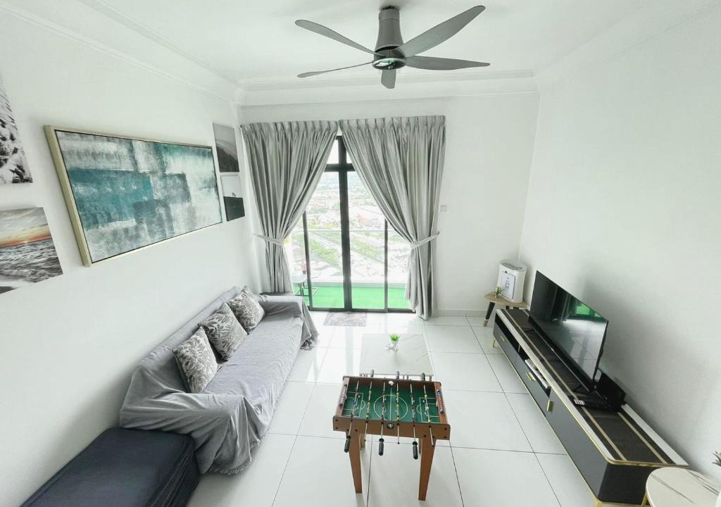 Taman Bukit Mewah Apartment | PLATINO, Huge Family 3BR Suite, Few steps to Paradigm Mall & Escape JB
