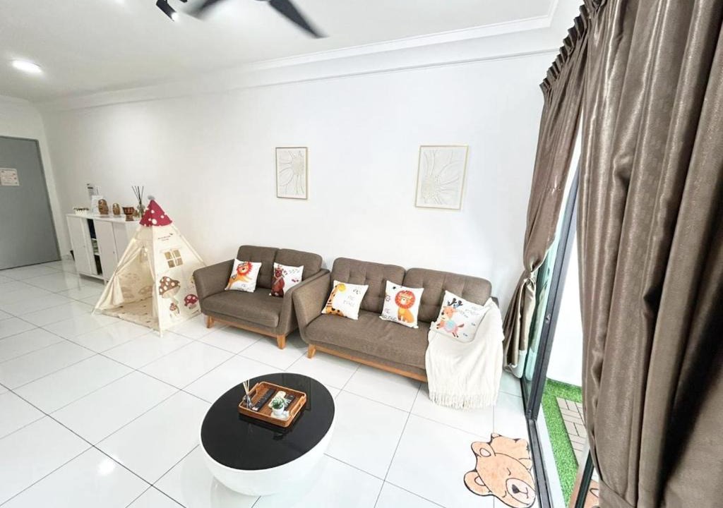 Taman Bukit Mewah Apartment | PLATINO Latest Pool View Family 3 BR Suite, Next to Paradigm Mall's new Theme park, Escape JB