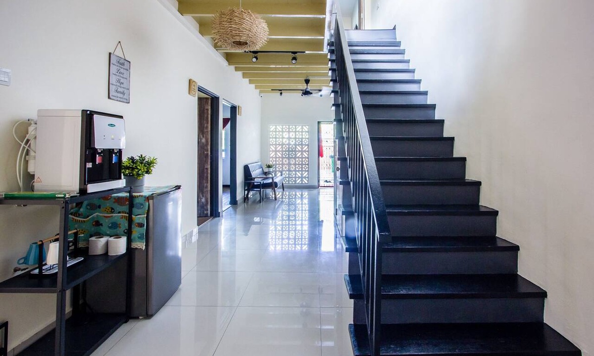 Benggali House | Plumeria 4BR Garden House by uBook