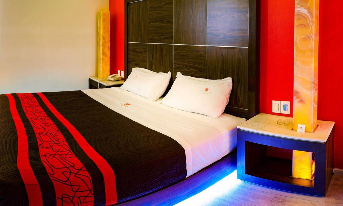 Ixtacalco Hotel | Plutarco Suites