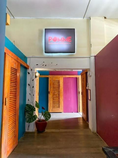Svay Pao Hostel | Pomme Hostel Restaurant & Bar - Private Sleeping Cabins