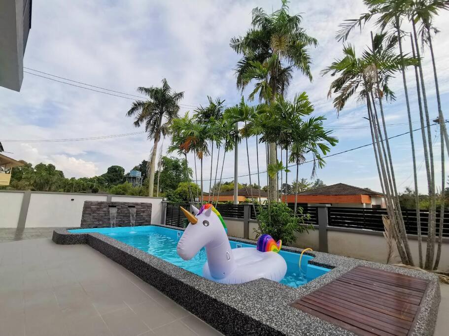 Taman Pantai Dickson House | Port Dickson Pool Villa - Ruma66 (Up to 22 Pax)