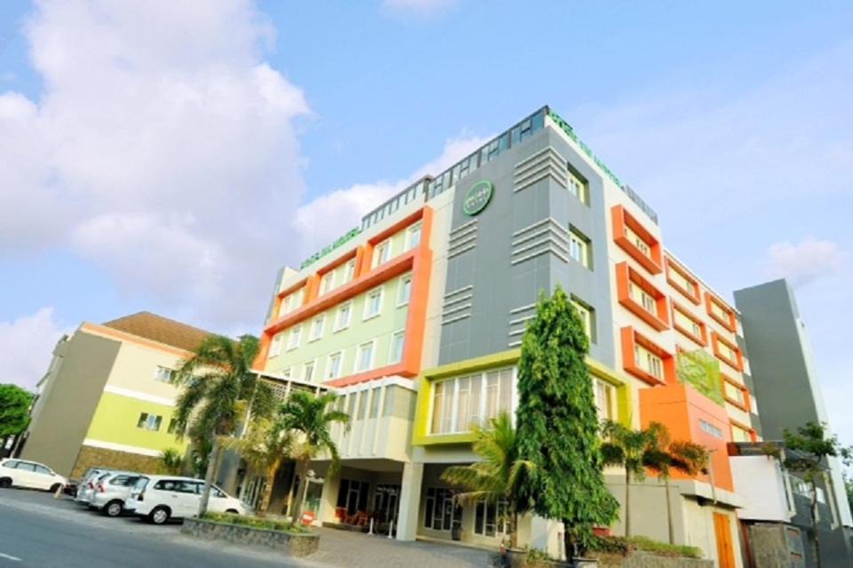 Solo City Centre Hotel | Pose In Hotel Solo